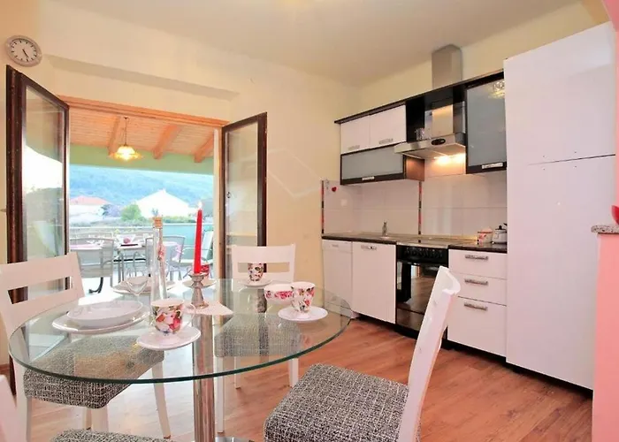 House With A Parking Space Vela Luka, Korcula - 21165 Prázdninový dům *